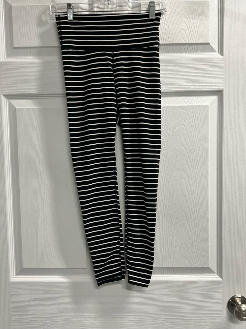 Athleta Women’s Chaturanga Black White Striped Leggings - Size XS - EUC